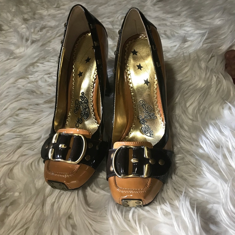 Shoe